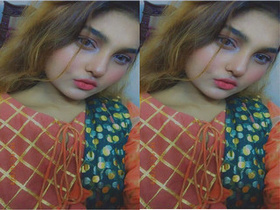 Bangla babe flaunts her big boobs in a steamy video