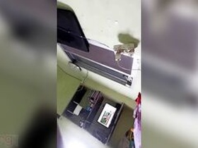 Indian lovers have steamy sex on MMS camera