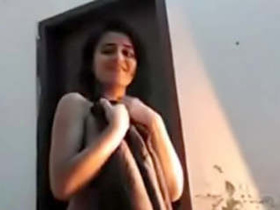 Bathing beauty captures her boyfriend on camera