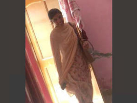 Indian wife's MMS with her new lover goes viral