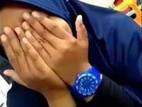 Desi girl enjoys outdoor finger play with her boyfriend