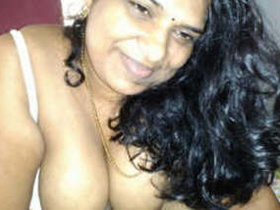 Part 1 of a sexy Tamil auntie giving a blowjob