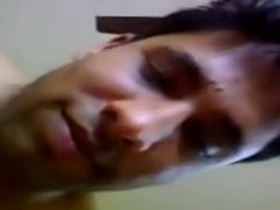 Cute girl gets intimate with her boyfriend in Delhi