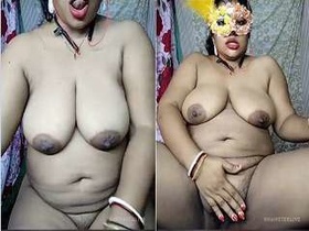 Bowdy flaunts her naked body on a live web show