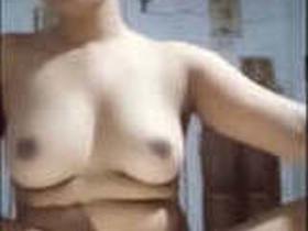 Adorable naked girl in MMS