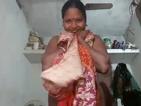 Bhopal housewife in steamy striptease videos