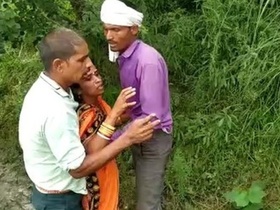 Desi bhabhi from Bihar gets caught and fucked in the open