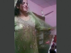 Pakistani bhabi gives a blowjob and gets fucked in her honeymoon