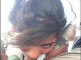 Desi girl gives outdoor blowjob