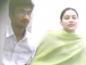 Enjoy Indian Bhabhi Fauzia's Cyber Cafe Adventure