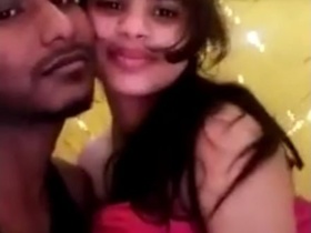Indian amateurs exchange passionate kisses