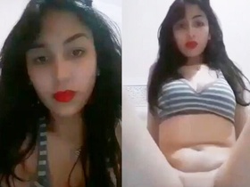 Cute Desi girl flaunts her sexy pussy