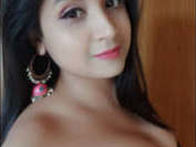 Beautiful Indian Desi girl flaunts her curves