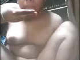Indian housewife pleasures herself on camera