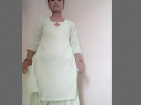 Sexy Punjabi bhabi in steamy video