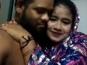 Old dad and desi bhabi share a kiss in village video