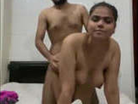 Desi girl gives a blowjob and gets fucked in a video clip