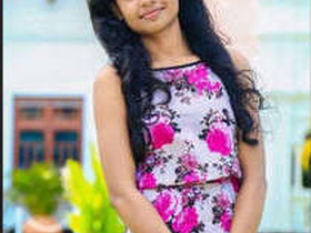 Nipun's part: A sexy desi girl's MMS collection