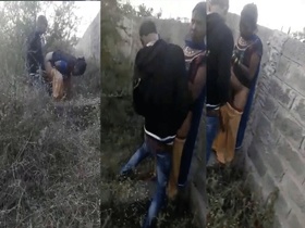 Desi slut gets double penetrated in outdoor sex video
