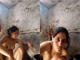 Desi bhabhi Anju flaunts her big boobs in exclusive video