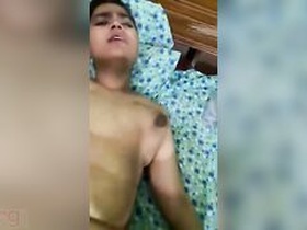 Desi babe with hairless pussy enjoys anal sex with MMS guy