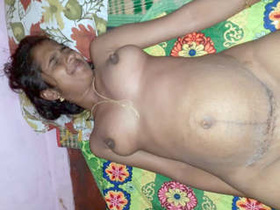 Indian Tamil Bhabhi goes nude in latest video