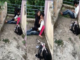 Amateur Indian couple enjoys outdoor sex MMS