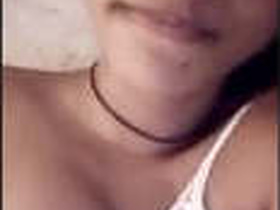 Cute Indian girl flaunts her body on Facebook in amateur video