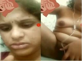 Exclusive video of horny Desi bhabhi fingering herself