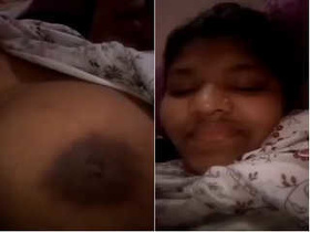 Amateur Indian girl plays with her big boobs in exclusive video
