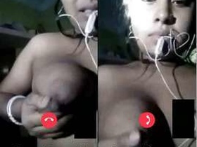 Desi bhabhi flaunts her big tits on video call