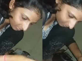 College girl gives a blowjob to her boyfriend using her phone