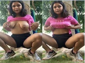 Amateur Indian girl flaunts her big boobs in exclusive video
