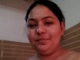 Indian aunt takes a nude selfie in the bathroom