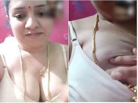 Desi aunty flaunts her breasts in exclusive video call