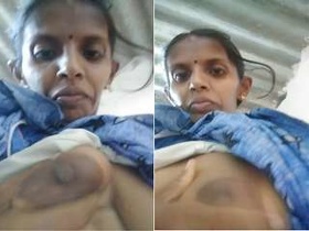 Indian bhabhi flaunts her big boobs and pussy in exclusive video