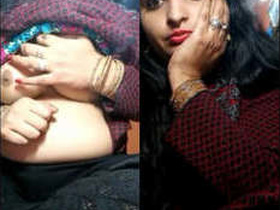 Desi married woman flaunts her boobs in a live video