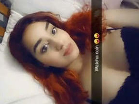 Pakistani girl gets turned on and shows off her body