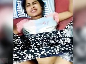 Desi wife gets naughty and gives a blowjob in amateur video