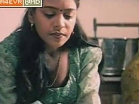 Tamil housewife's steamy sex film in HD