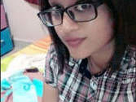 Tamil desi girl misses out on selfie videos