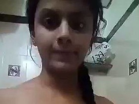 Solo play with dildo and fingering in Indian MMS video