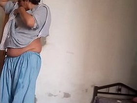 Pakistani girl gets naughty in amateur porn video