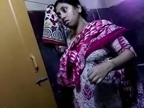 Andhra bhabhi's nude shower in a steamy video