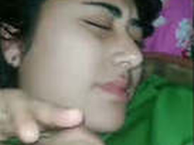 Cutie Indian bhabhi gets fucked in VDO