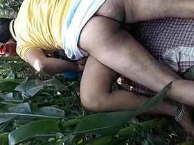 Indian couple has wild outdoor sex