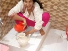 Desi aunty peeing during intercourse