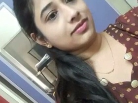 Indian girl pleasures herself with her fingers in solo video