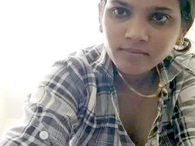 Indian girl flaunts her big boobs and gets naughty in a steamy video