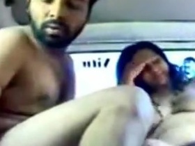 Bhabhi gets a new bra and shows off her perky tits in xnxx video